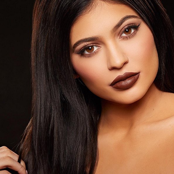 Kylie wearing Truw Brown K; IG Photo by lipkitbykylie